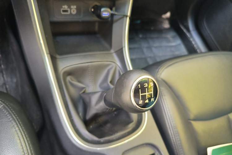 Used Roewe 360 2015 1.5L Manual Luxury Edition Gear Lever
