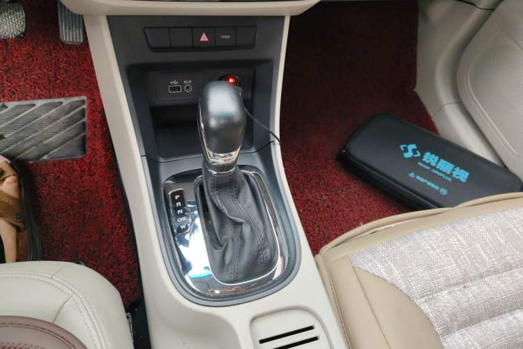 Used Roewe 360 2015 1.5L Automatic Luxury Edition Gear Lever