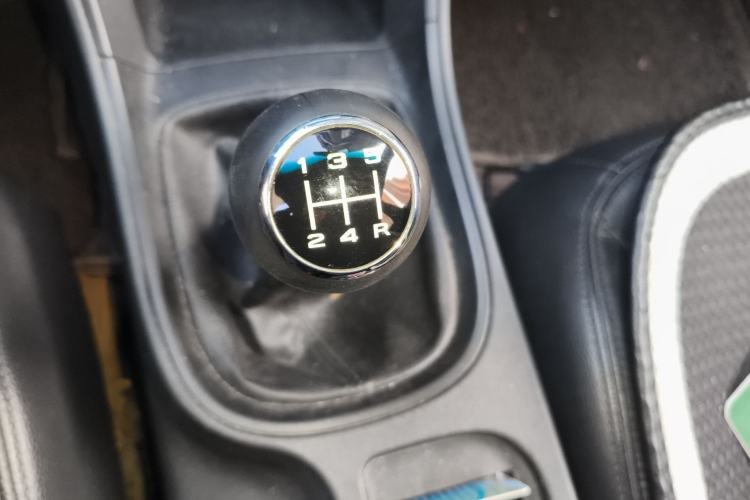 Used Roewe 360 2015 1.5L Manual Luxury Edition Gear Lever