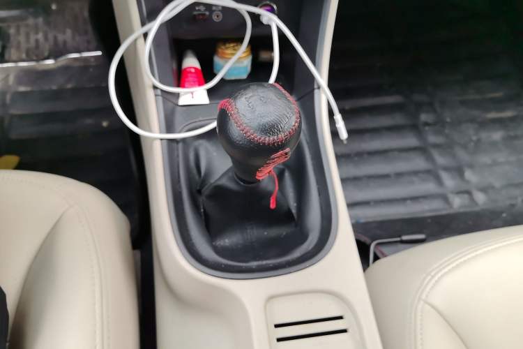 Used Roewe 360 2015 1.5L Manual Luxury Edition Gear Lever