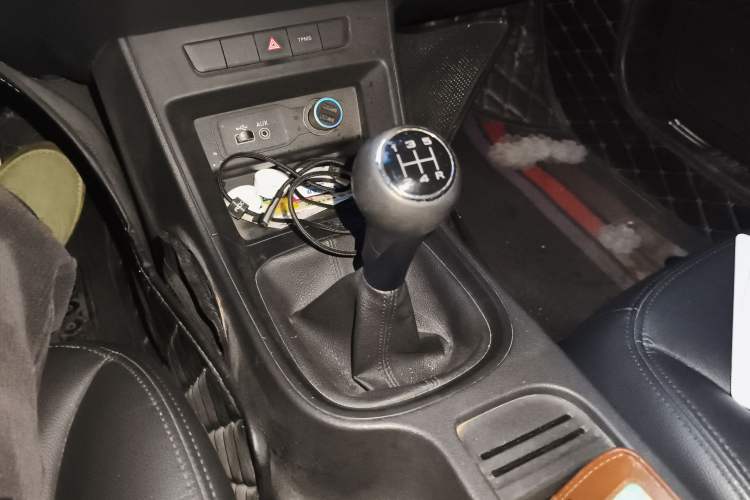Used Roewe 360 2015 1.5L Manual Luxury Edition Gear Lever