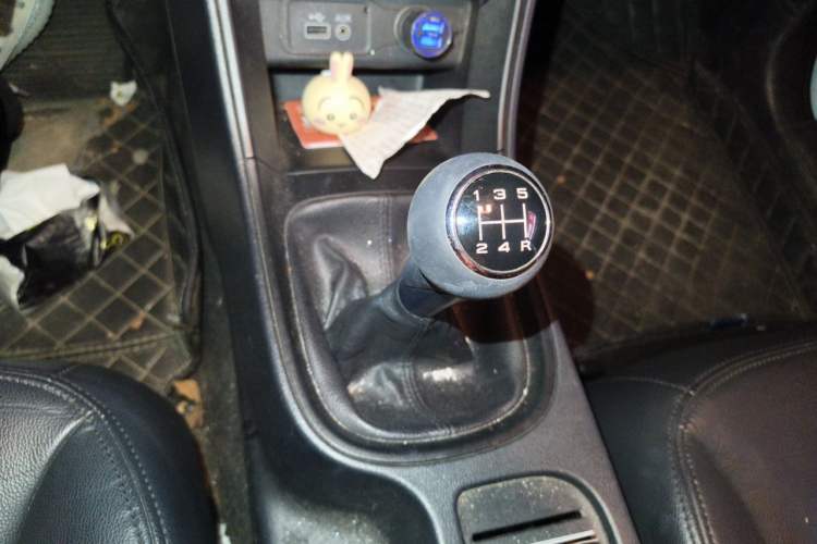 Used Roewe 360 2015 1.5L Manual Luxury Edition Gear Lever