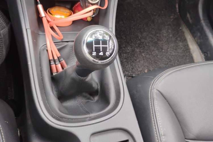 Used Roewe 360 2015 1.5L Manual Luxury Edition Gear Lever