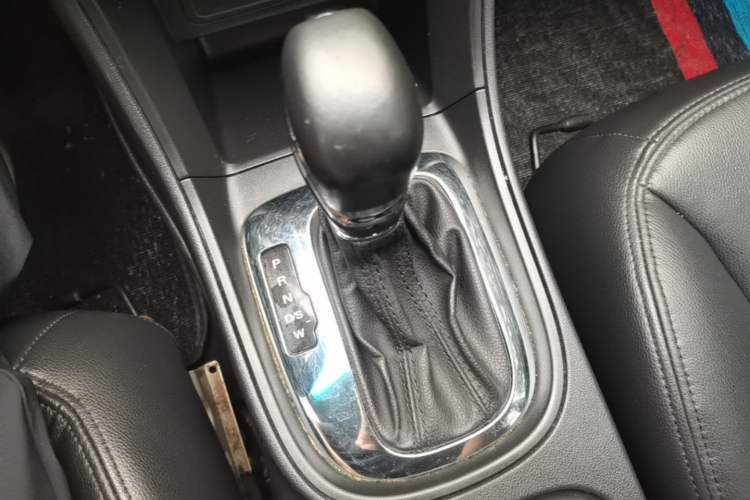 Used Roewe 360 2015 1.5L Automatic Luxury Edition Gear Lever