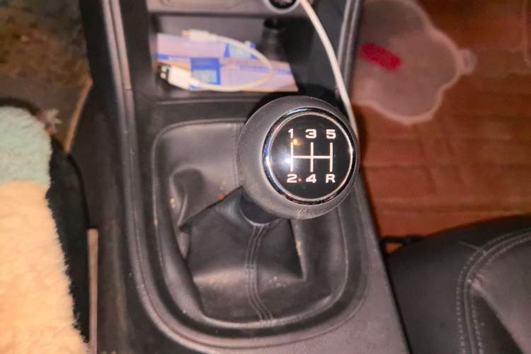 Used Roewe 360 2015 1.5L Manual Luxury Edition Gear Lever