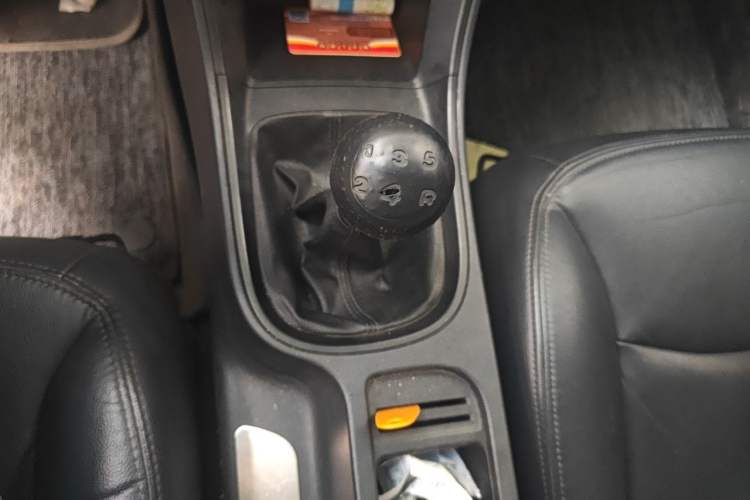 Used Roewe 360 2015 1.5L Manual Luxury Edition Gear Lever