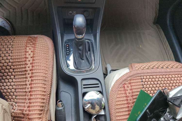 Used Roewe 360 2015 1.5L Automatic Luxury Edition Gear Lever