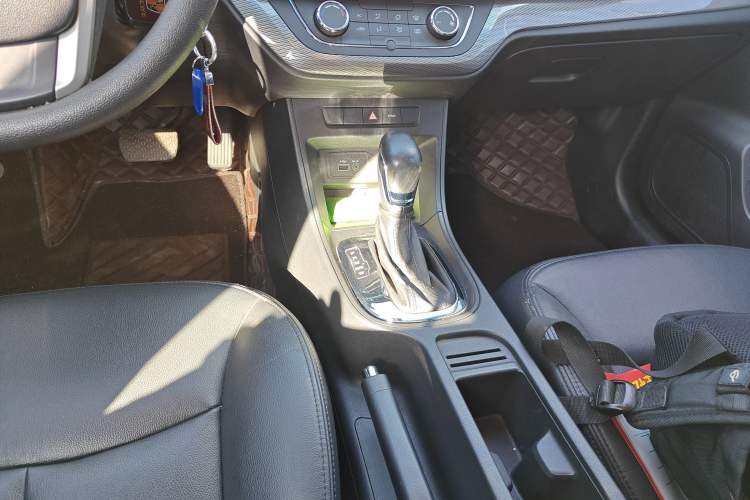 Used Roewe 360 2015 1.5L Automatic Luxury Edition Gear Lever