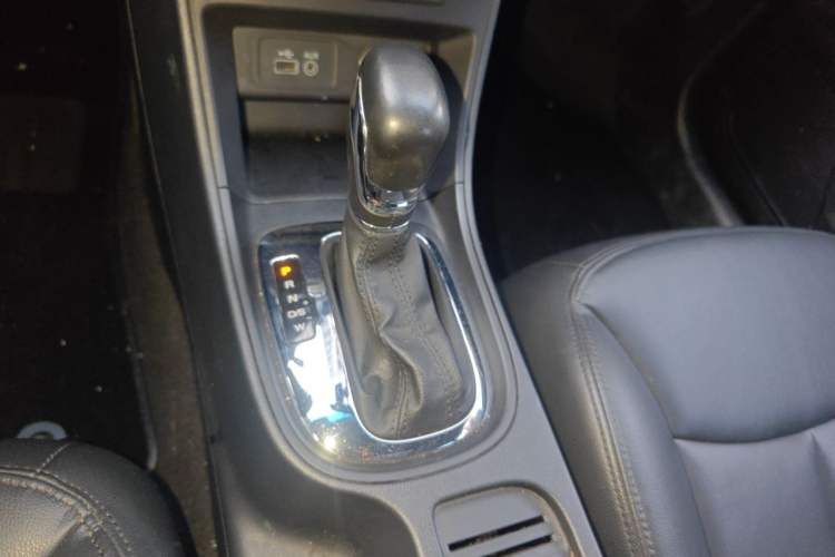 Used Roewe 360 2015 1.5L Automatic Luxury Edition Gear Lever
