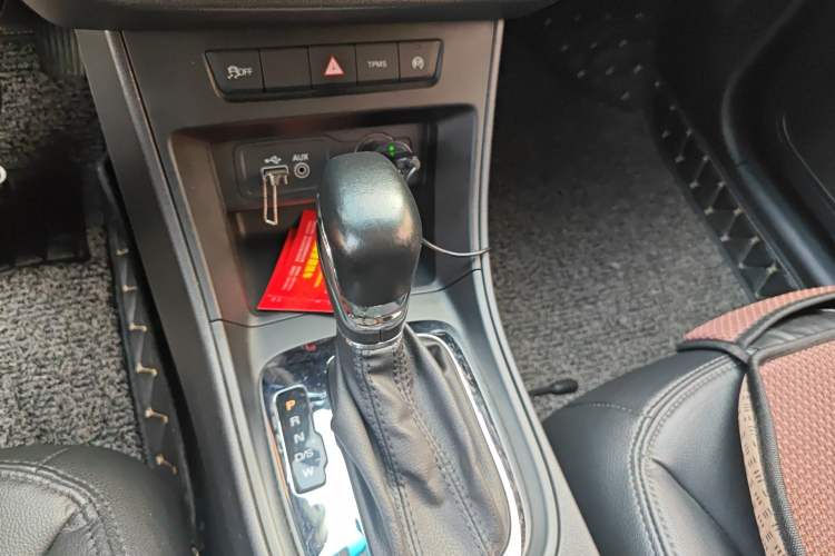 Used Roewe 360 2015 20T TST Deluxe Edition Gear Lever