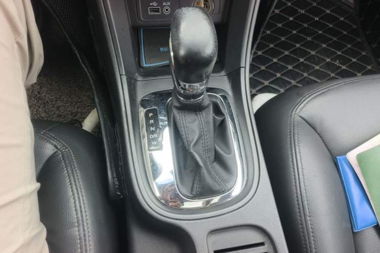 Used Roewe 360 2015 1.5L Automatic Luxury Edition Gear Lever