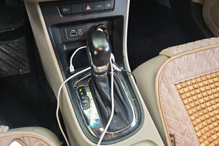 Used Roewe 360 2015 20T TST Deluxe Edition Gear Lever