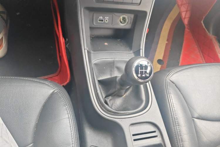 Used Roewe 360 2015 1.5L Manual Luxury Edition Gear Lever