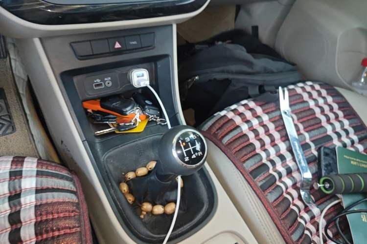 Used Roewe 360 2015 1.5L Manual Luxury Edition Gear Lever
