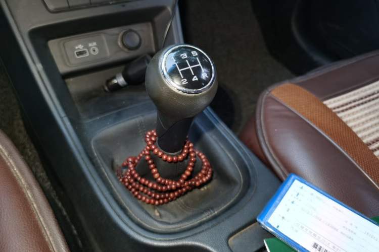 Used Roewe 360 2015 1.5L Manual Luxury Edition Gear Lever