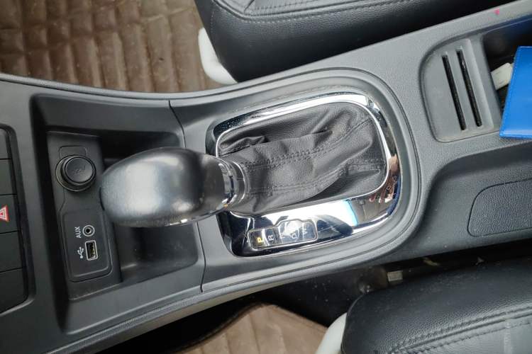 Used Roewe 360 2015 1.5L Automatic Luxury Edition Gear Lever