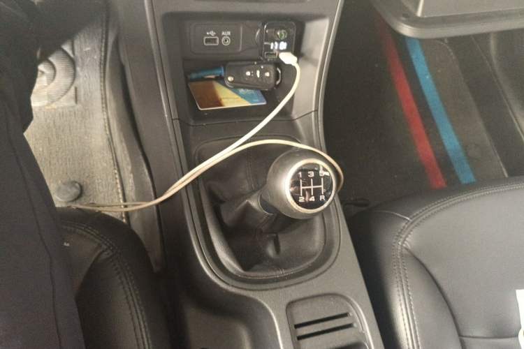 Used Roewe 360 2015 1.5L Manual Luxury Edition Gear Lever