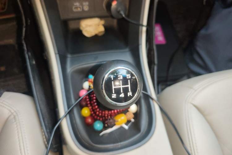 Used Roewe 360 2015 1.5L Manual Luxury Edition Gear Lever