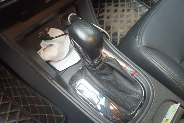 Used Roewe 360 2015 20T TST Deluxe Edition Gear Lever