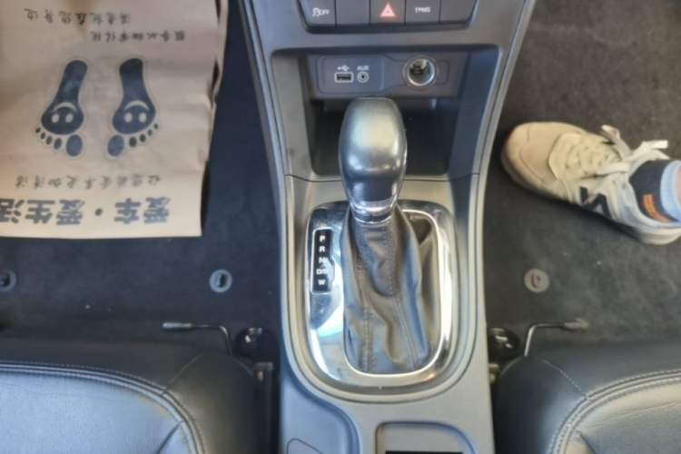 Used Roewe 360 2015 20T TST Deluxe Edition Gear Lever