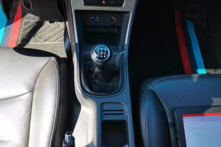 Used Roewe 360 2015 1.5L Manual Luxury Edition Gear Lever