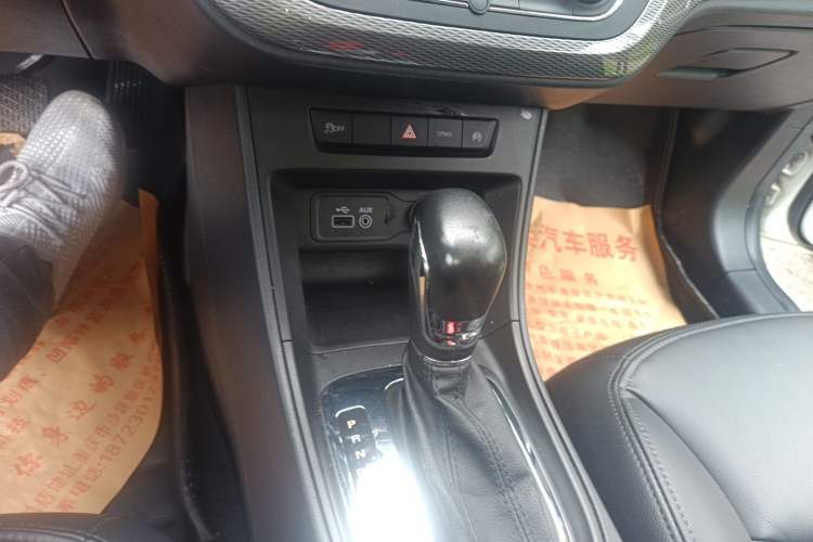 Used Roewe 360 2015 20T TST Deluxe Edition Gear Lever