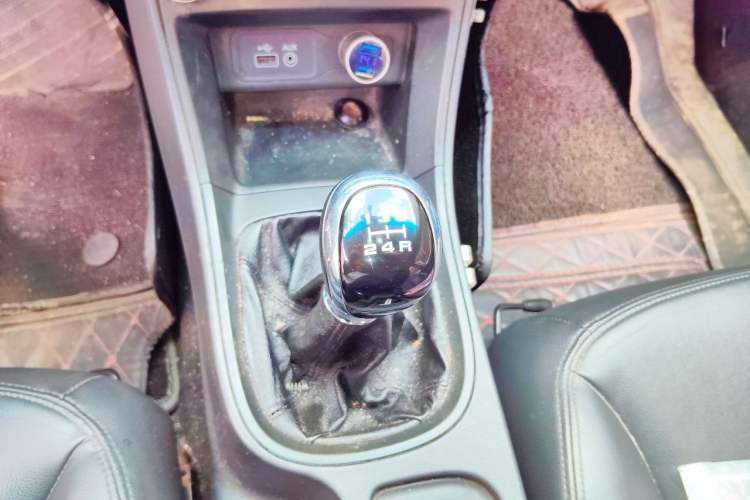 Used Roewe 360 2015 1.5L Manual Luxury Edition Gear Lever