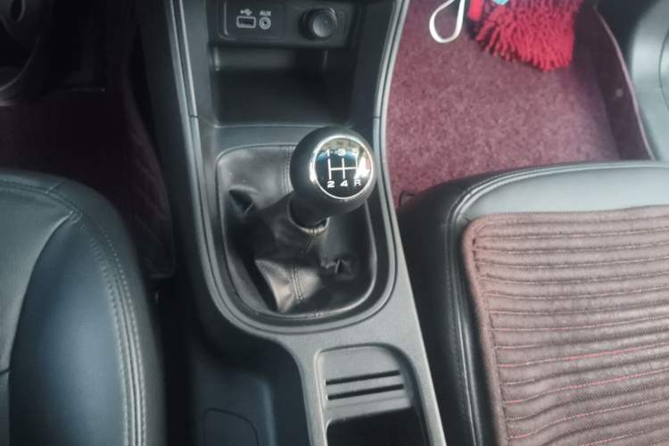 Used Roewe 360 2015 1.5L Manual Luxury Edition Gear Lever