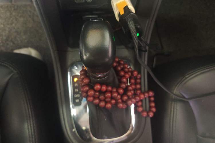 Used Roewe 360 2015 20T TST Deluxe Edition Gear Lever