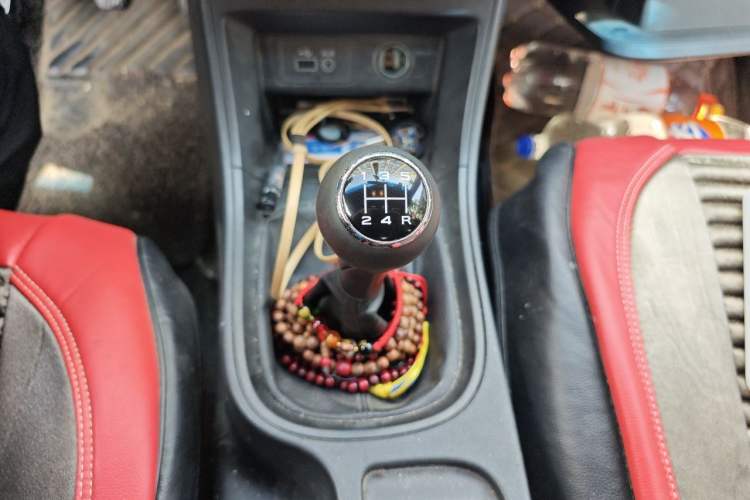 Used Roewe 360 2015 1.5L Manual Luxury Edition Gear Lever