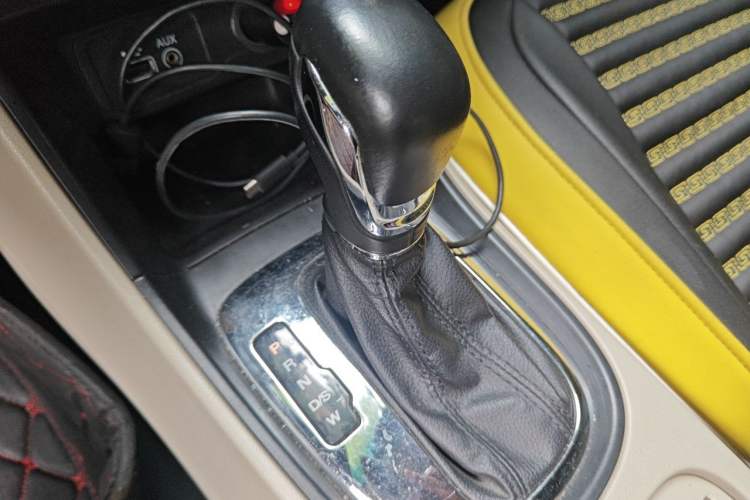 Used Roewe 360 2015 1.5L Automatic Luxury Edition Gear Lever