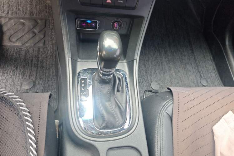 Used Roewe 360 2015 1.5L Automatic Luxury Edition Gear Lever