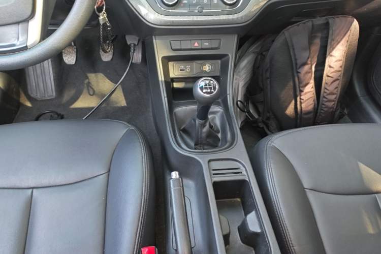 Used Roewe 360 2015 1.5L Manual Luxury Edition Gear Lever