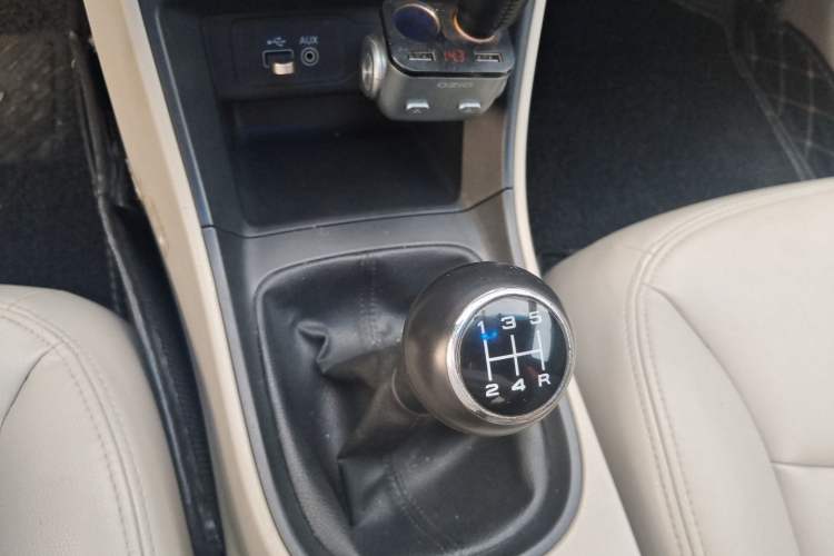 Used Roewe 360 2015 1.5L Manual Luxury Edition Gear Lever