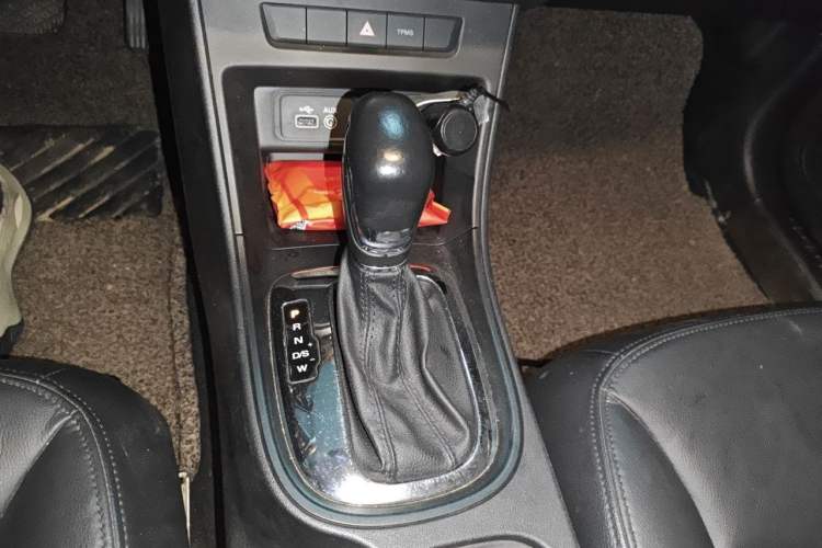 Used Roewe 360 2015 1.5L Automatic Luxury Edition Gear Lever