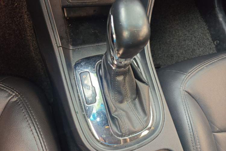 Used Roewe 360 2015 1.5L Automatic Luxury Edition Gear Lever