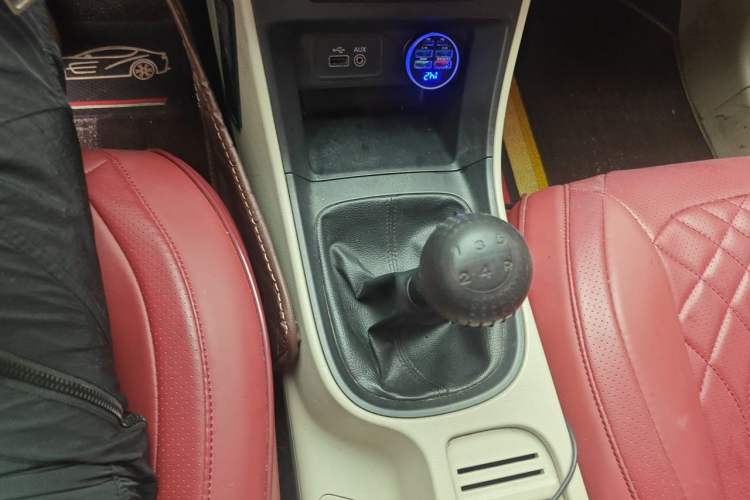Used Roewe 360 2015 1.5L Manual Luxury Edition Gear Lever