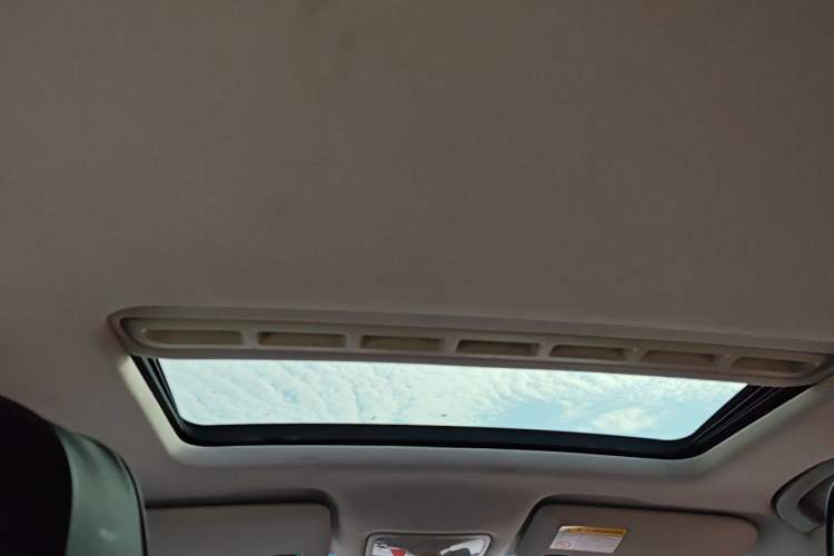 Used Roewe 360 2015 1.5L Automatic Luxury Edition Headliner