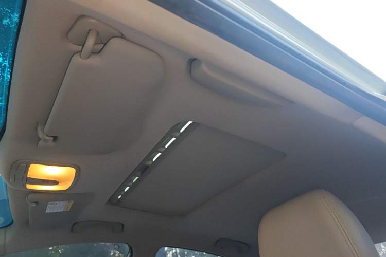 Used Roewe 360 2015 1.5L Manual Luxury Edition Headliner