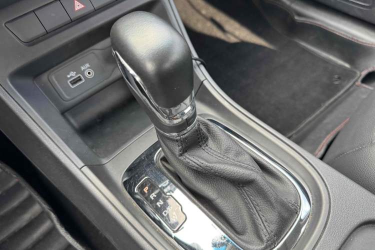 Used Roewe 360 2015 1.5L Automatic Luxury Edition Interior 1
