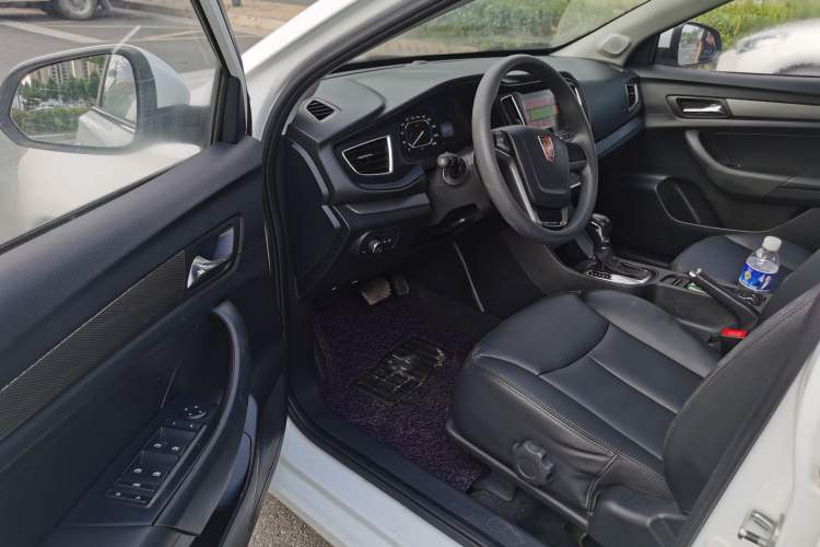 Used Roewe 360 2015 1.5L Automatic Luxury Edition Interior 1