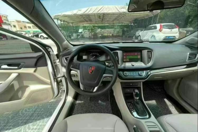 Used Roewe 360 2015 1.5L Automatic Luxury Edition Interior 1