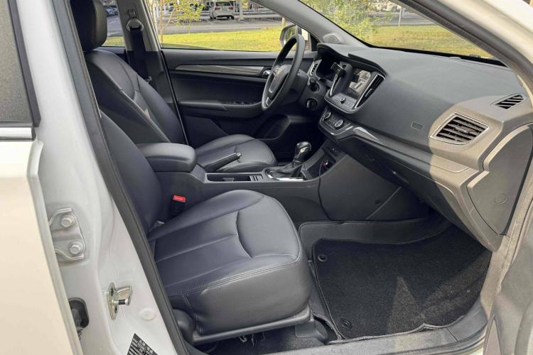 Used Roewe 360 2015 1.5L Automatic Luxury Edition Interior 10
