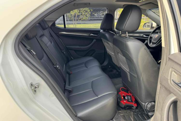 Used Roewe 360 2015 1.5L Automatic Luxury Edition Interior 12