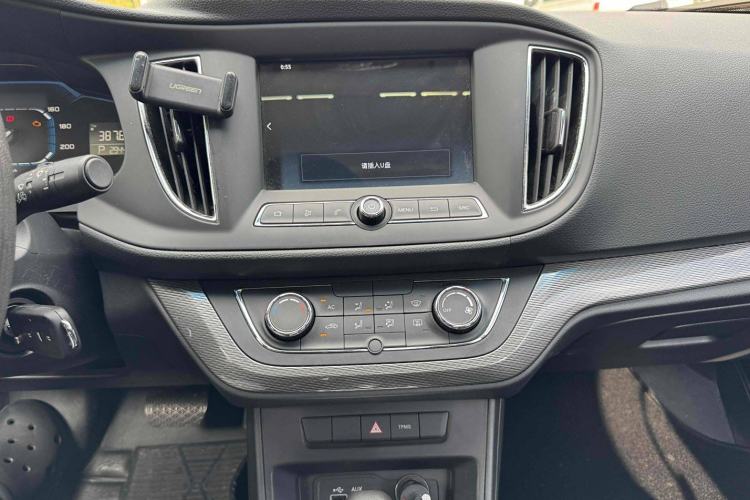 Used Roewe 360 2015 1.5L Automatic Luxury Edition Interior 2