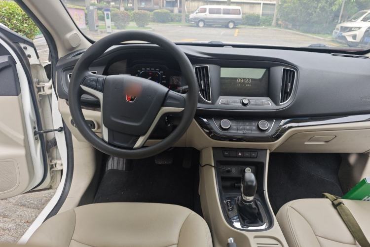 Used Roewe 360 2015 20T TST Deluxe Edition Interior 2