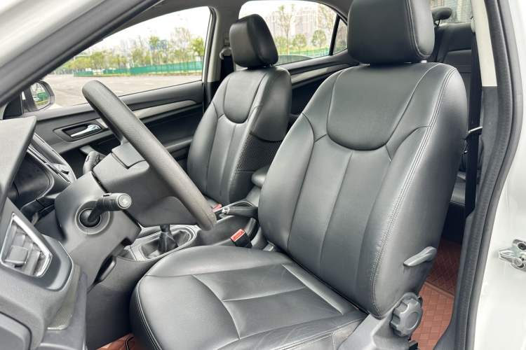 Used Roewe 360 2015 1.5L Manual Luxury Edition Interior 2