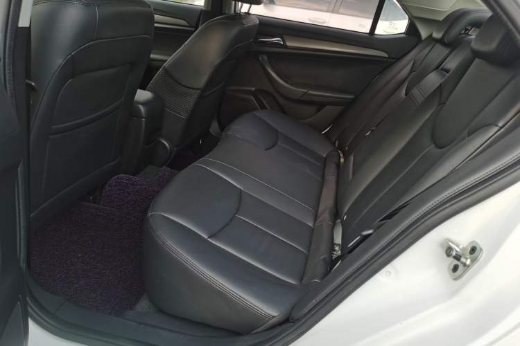 Used Roewe 360 2015 1.5L Automatic Luxury Edition Interior 2