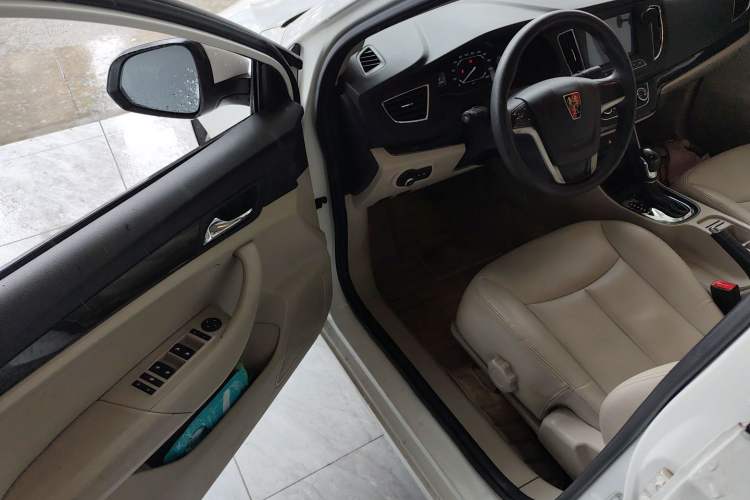 Used Roewe 360 2015 1.5L Automatic Luxury Edition Interior 3