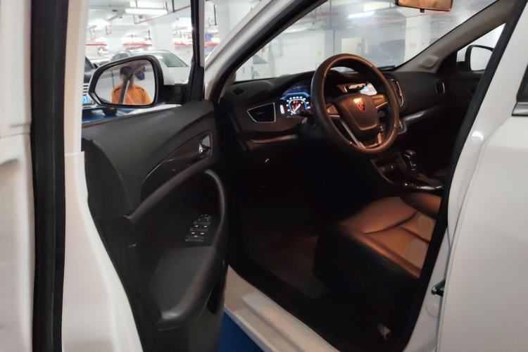 Used Roewe 360 2015 1.5L Automatic Luxury Edition Interior 3